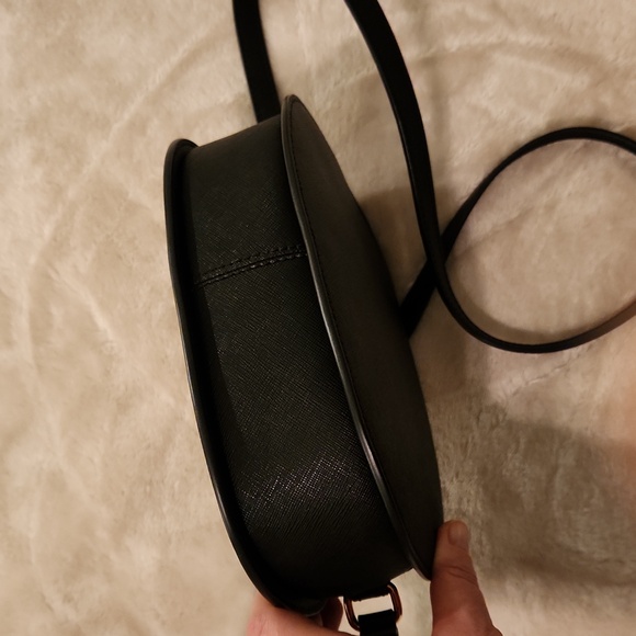 Michael Kors Jet Set Travel Crossbody in black - Picture 6 of 7